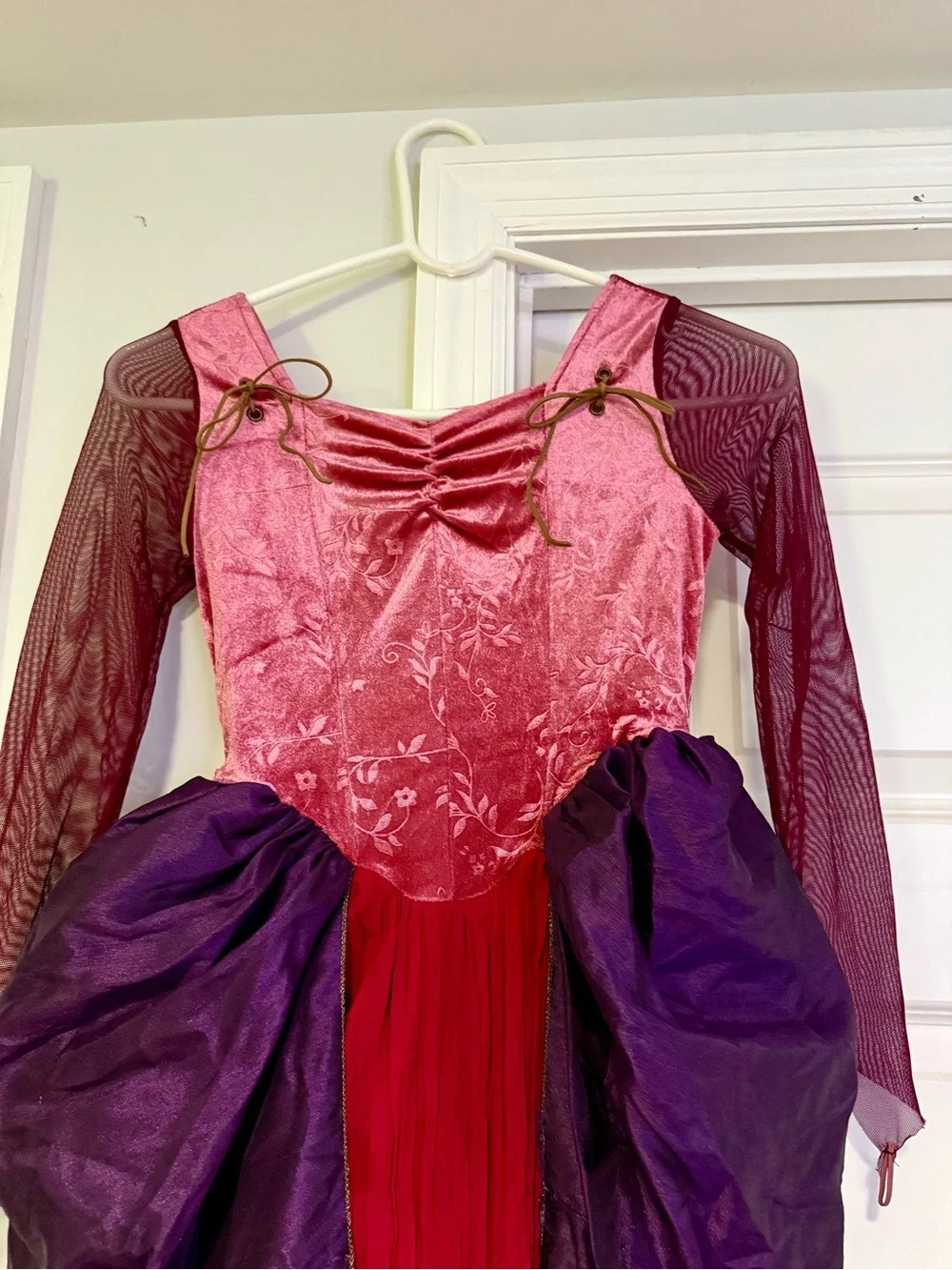 Sarah Sanderson costume
